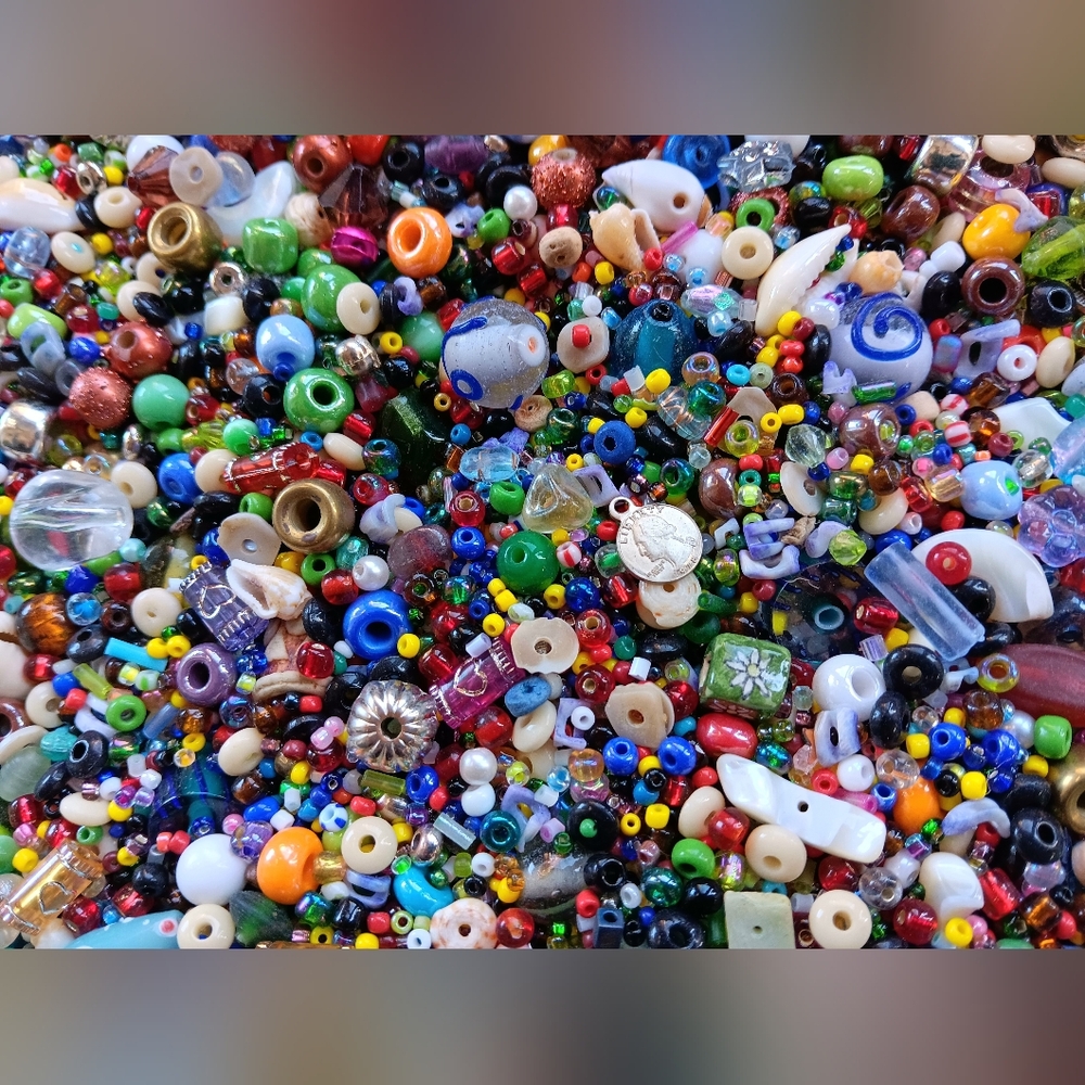 1 POUND Mixed Beads & Charms Random Assortment Craft Soup Confetti DIY Jewelry - Picture 6 of 8